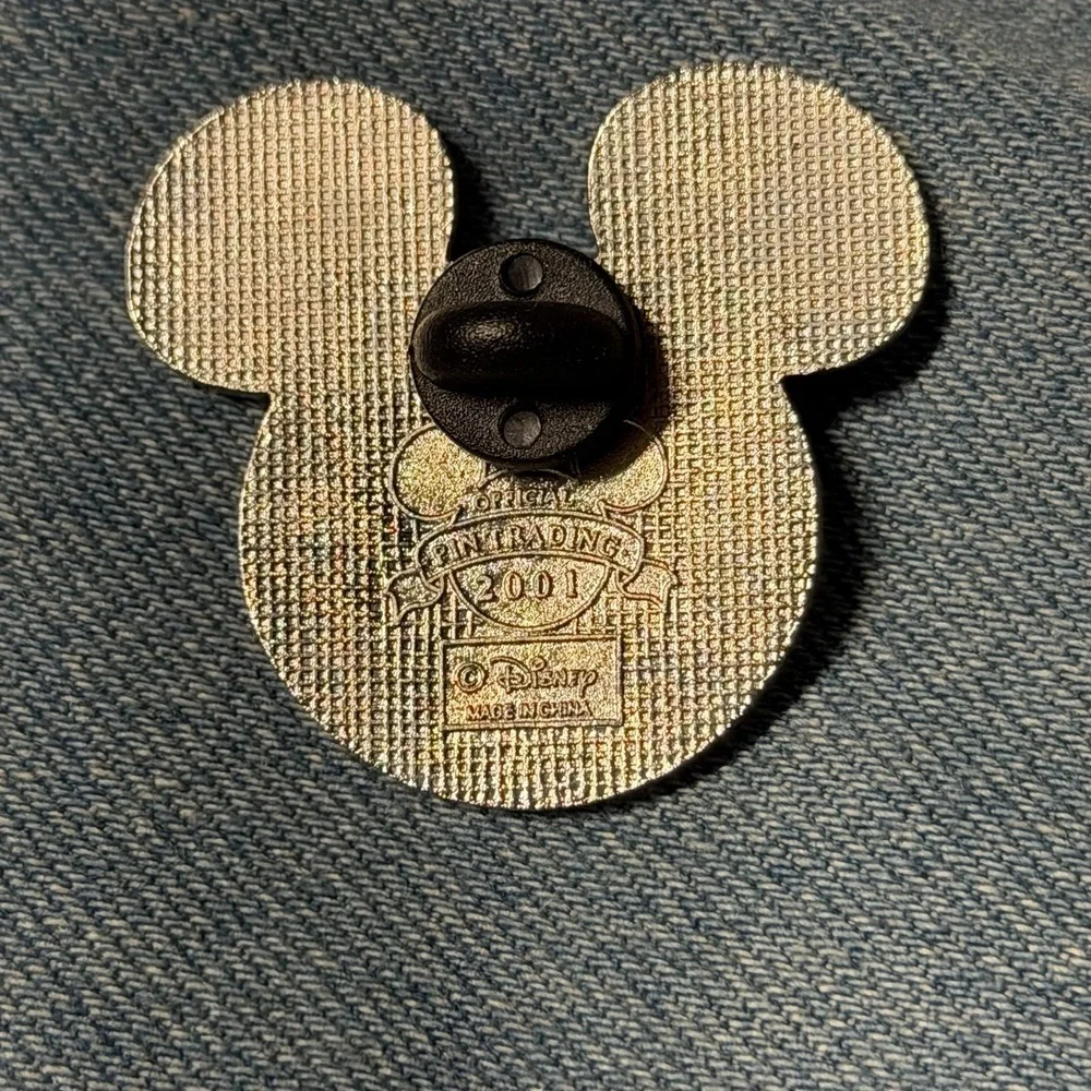 Disney Pin Trading 2001 Mickey Back Official Vintage Collectible‎